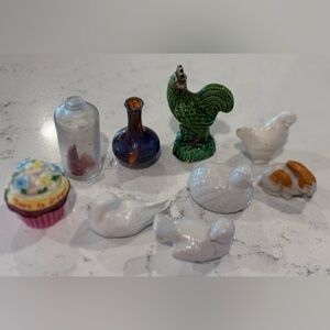 Ceramic 3 Knobler Birds, Rabbit, Rooster 2 bottles & a cupcake mini Lot of Cute
